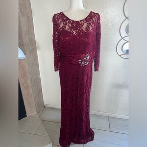 NINALEE BURGUNDY FORMAL LONG DRESS